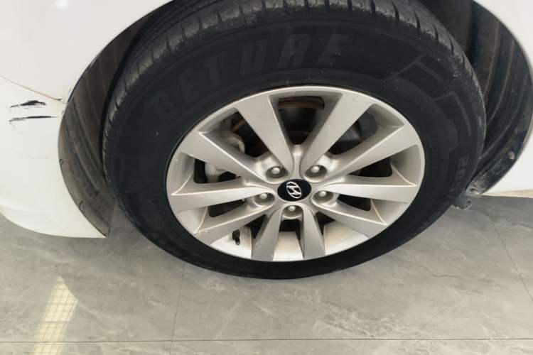 Used Hyundai Mistra 2014 1.8L Manual Comfort GL Model Left Front Wheel Hub