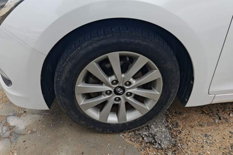Used Hyundai Mistra 2014 1.8L Automatic Smart GLS Left Front Wheel Hub