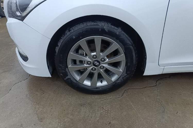 Used Hyundai Mistra 2014 1.8L Automatic Smart GLS Left Front Wheel Hub
