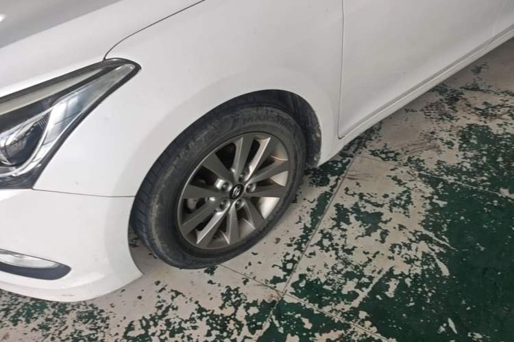 Used Hyundai Mistra 2014 1.8L Automatic Smart GLS Left Front Wheel Hub