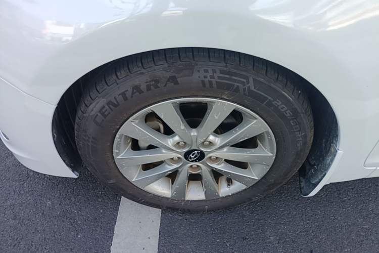 Used Hyundai Mistra 2014 1.8L Automatic Smart GLS Left Front Wheel Hub