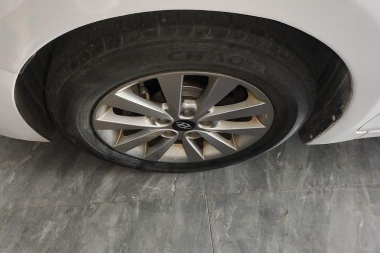 Used Hyundai Mistra 2014 1.8L Automatic Smart GLS Left Front Wheel Hub