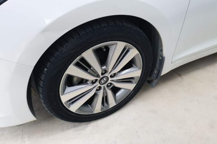 Used Hyundai Mistra 2014 1.8L Automatic Deluxe DLX Model Left Front Wheel Hub