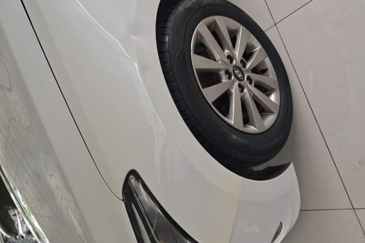 Used Hyundai Mistra 2014 1.8L Automatic Smart GLS Left Front Wheel Hub