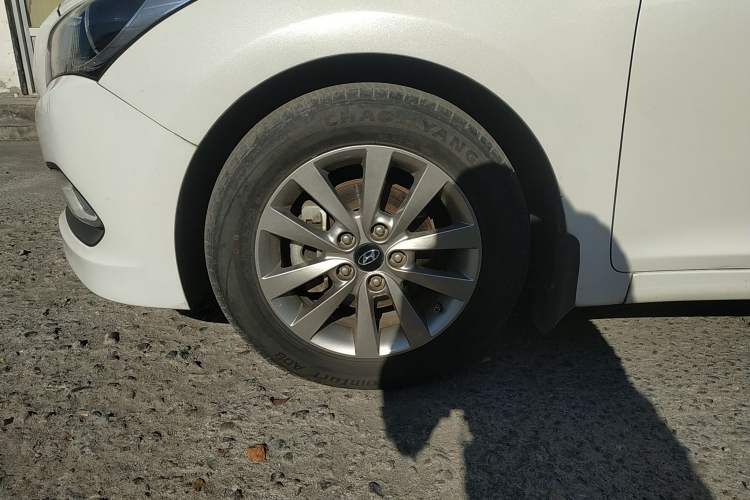 Used Hyundai Mistra 2014 1.8L Manual Comfort GL Model Left Front Wheel Hub