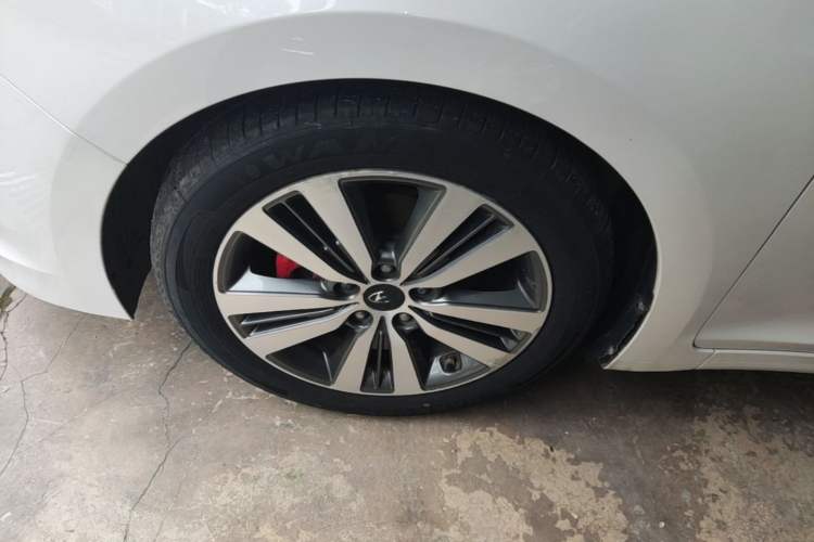 Used Hyundai Mistra 2014 1.8L Automatic Deluxe DLX Model Left Front Wheel Hub