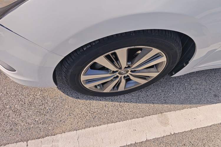 Used Hyundai Mistra 2014 1.8L Automatic Deluxe DLX Model Left Front Wheel Hub