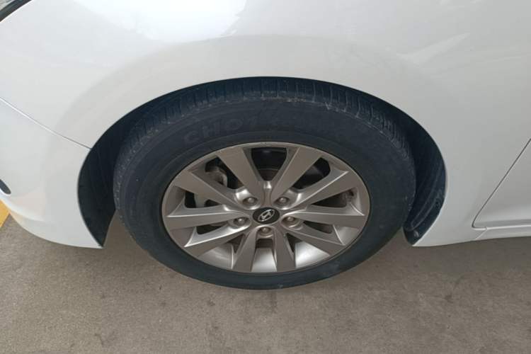 Used Hyundai Mistra 2014 1.8L Automatic Smart GLS Left Front Wheel Hub