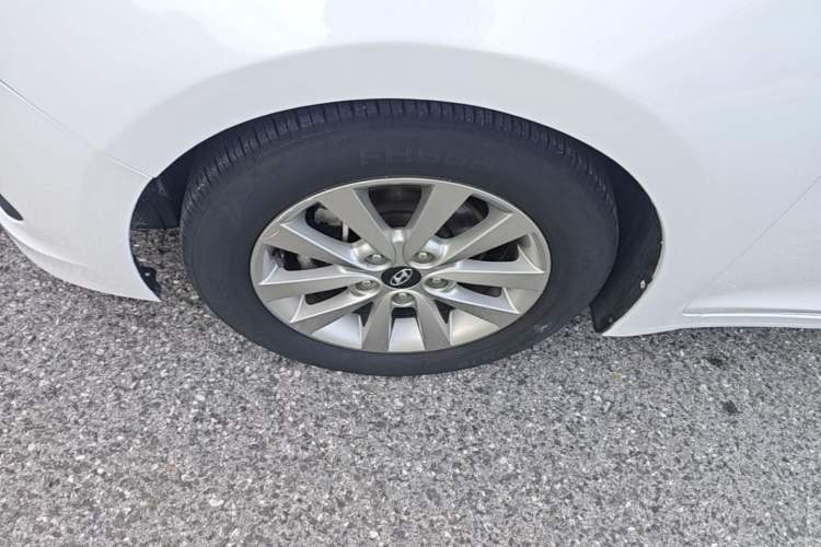 Used Hyundai Mistra 2014 1.8L Automatic Smart GLS Left Front Wheel Hub
