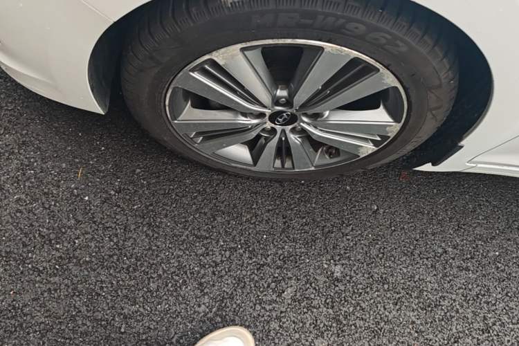 Used Hyundai Mistra 2014 1.8L Automatic Deluxe DLX Model Left Front Wheel Hub