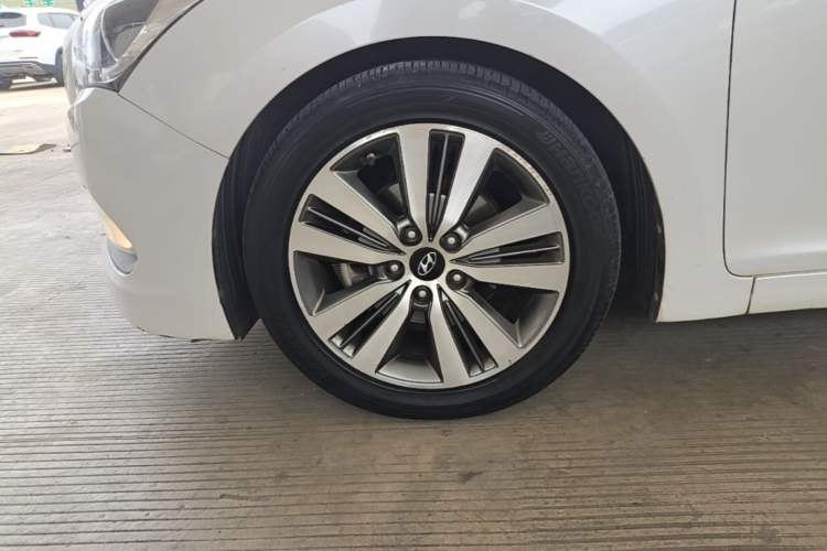 Used Hyundai Mistra 2014 1.8L Automatic Deluxe DLX Model Left Front Wheel Hub