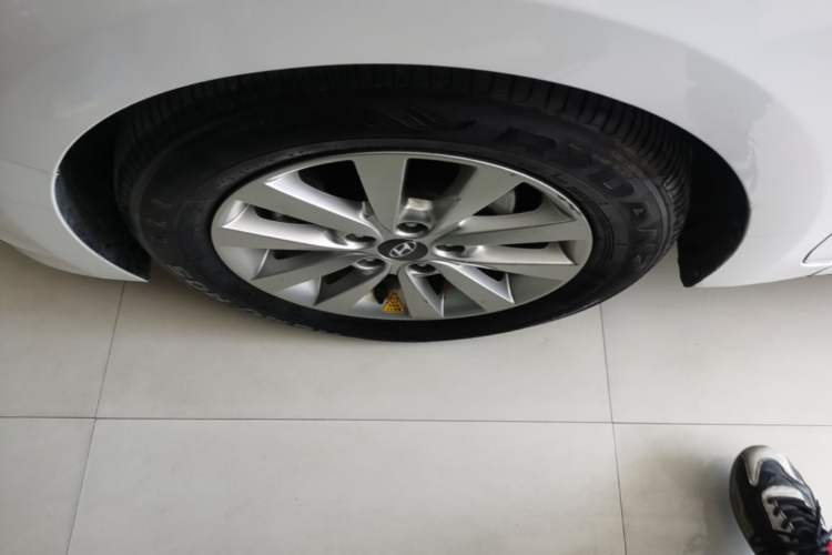 Used Hyundai Mistra 2014 1.8L Automatic Smart GLS Left Front Wheel Hub