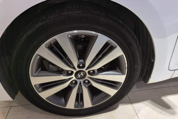 Used Hyundai Mistra 2014 1.8L Automatic Deluxe DLX Model Left Front Wheel Hub