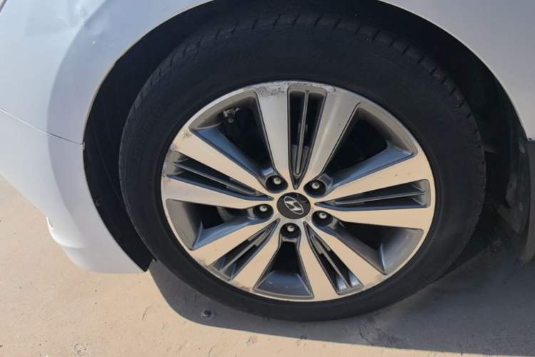 Used Hyundai Mistra 2014 1.8L Automatic Deluxe DLX Model Left Front Wheel Hub