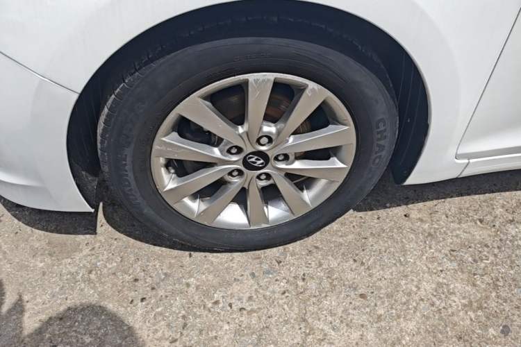 Used Hyundai Mistra 2014 1.8L Automatic Smart GLS Left Front Wheel Hub