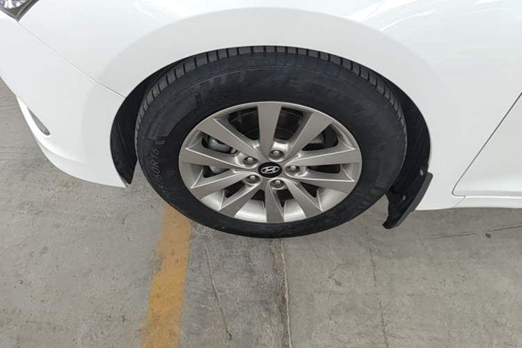 Used Hyundai Mistra 2014 1.8L Automatic Smart GLS Left Front Wheel Hub