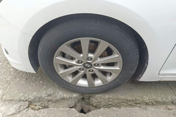 Used Hyundai Mistra 2014 1.8L Automatic Smart GLS Left Front Wheel Hub