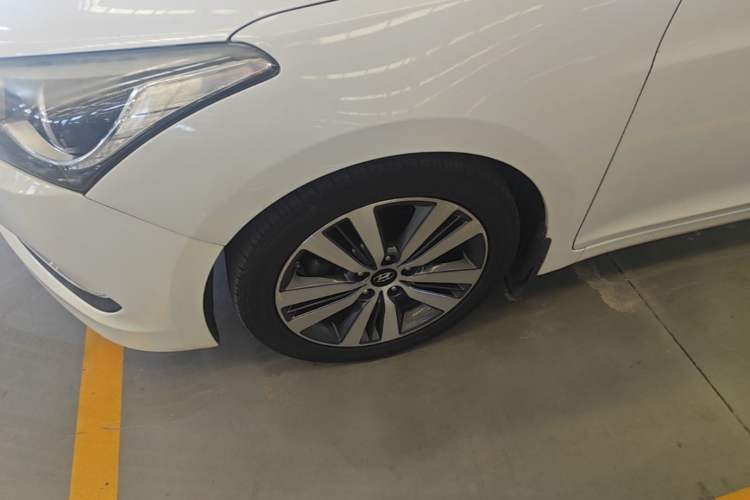 Used Hyundai Mistra 2014 1.8L Automatic Deluxe DLX Model Left Front Wheel Hub