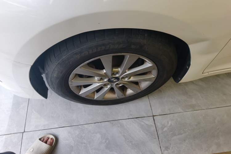 Used Hyundai Mistra 2014 1.8L Manual Comfort GL Model Left Front Wheel Hub