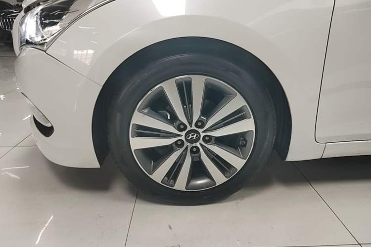 Used Hyundai Mistra 2014 1.8L Automatic Deluxe DLX Model Left Front Wheel Hub