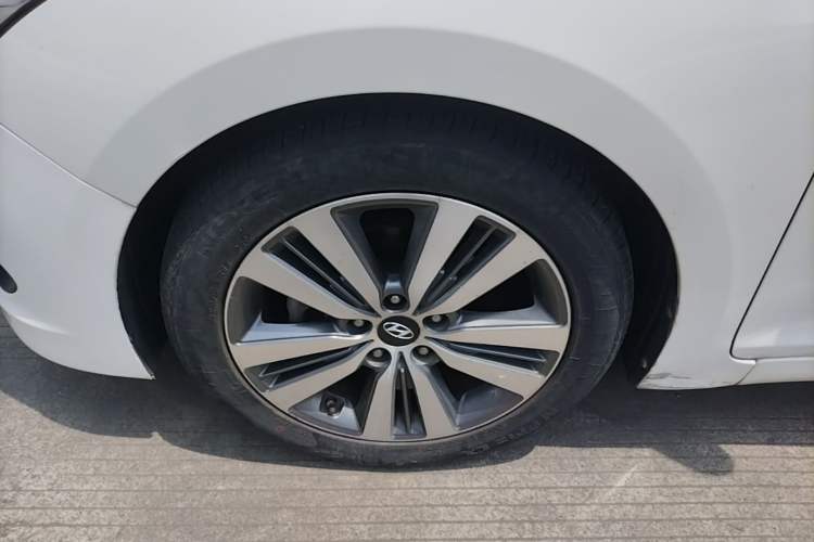 Used Hyundai Mistra 2014 1.8L Automatic Deluxe DLX Model Left Front Wheel Hub
