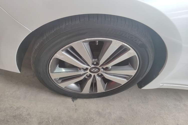 Used Hyundai Mistra 2014 1.8L Automatic Deluxe DLX Model Left Front Wheel Hub