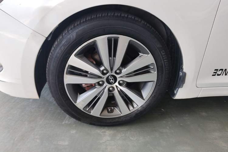 Used Hyundai Mistra 2014 1.8L Automatic Deluxe DLX Model Left Front Wheel Hub