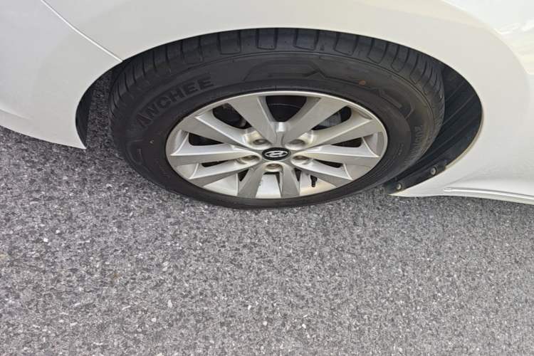 Used Hyundai Mistra 2014 1.8L Automatic Smart GLS Left Front Wheel Hub
