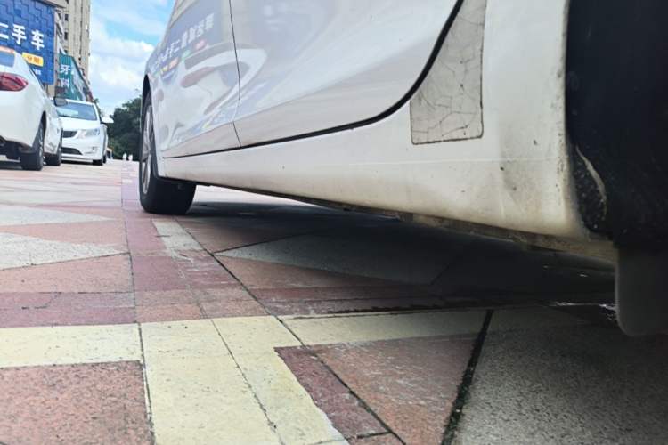 Used Hyundai Mistra 2014 1.8L Automatic Smart GLS Left Side Sill