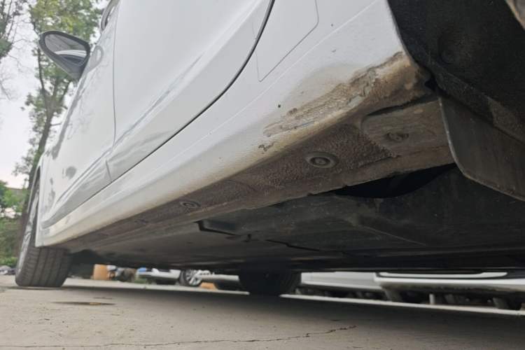 Used Hyundai Mistra 2014 1.8L Automatic Deluxe DLX Model Left Side Sill
