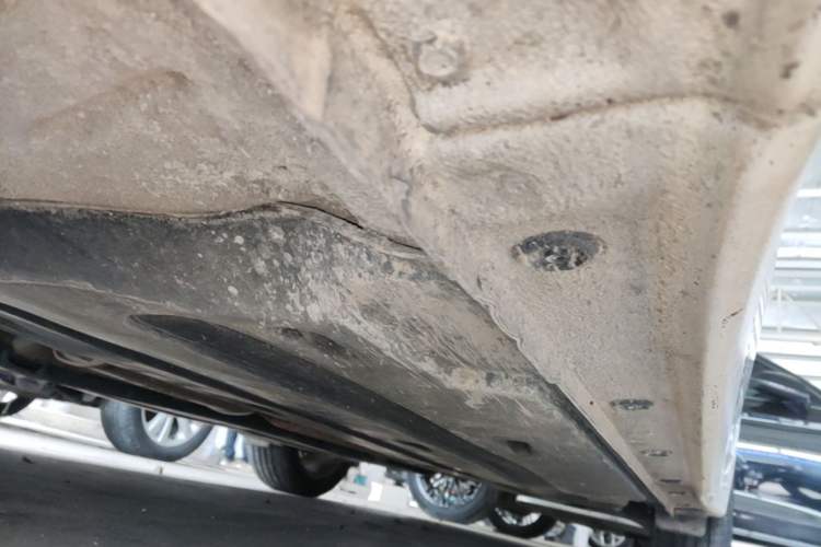 Used Hyundai Mistra 2014 1.8L Automatic Deluxe DLX Model Left Side Sill