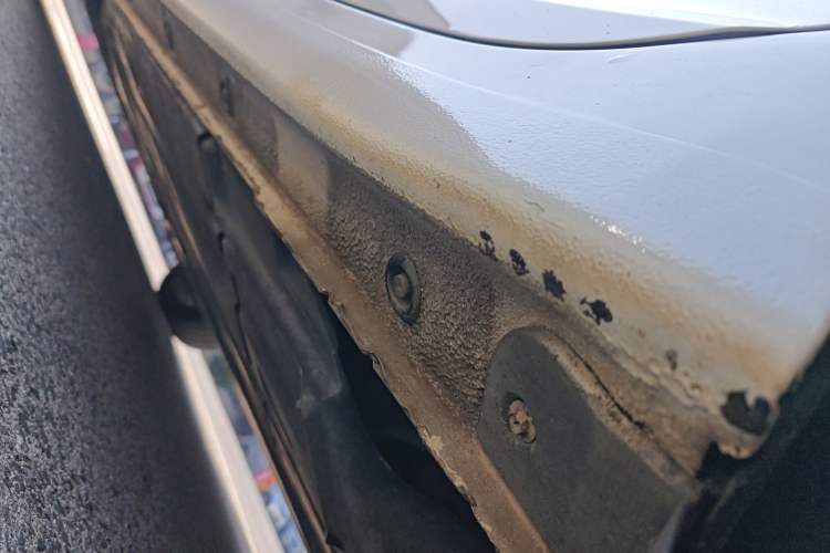 Used Hyundai Mistra 2014 1.8L Automatic Deluxe DLX Model Left Side Sill