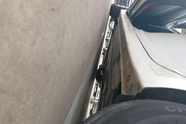Used Hyundai Mistra 2014 1.8L Automatic Smart GLS Left Side Sill