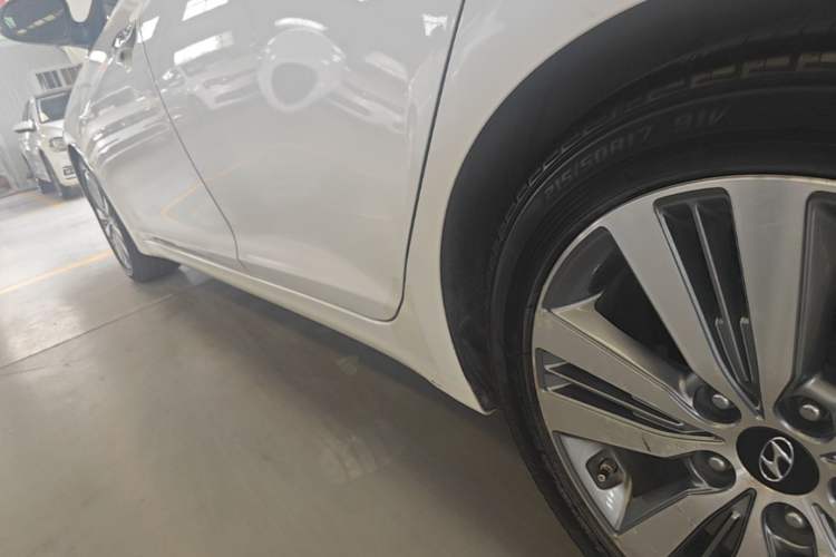 Used Hyundai Mistra 2014 1.8L Automatic Deluxe DLX Model Left Side Sill