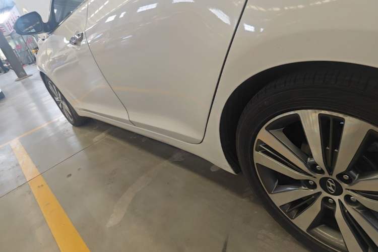Used Hyundai Mistra 2014 1.8L Automatic Deluxe DLX Model Left Side Sill