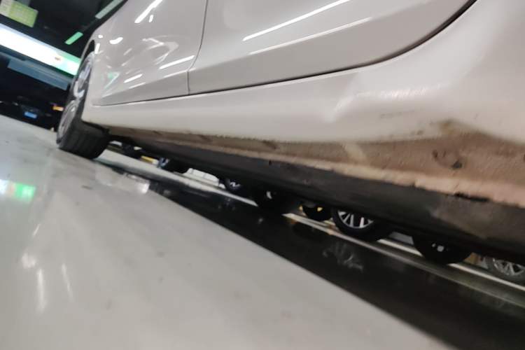 Used Hyundai Mistra 2014 1.8L Automatic Deluxe DLX Model Left Side Sill