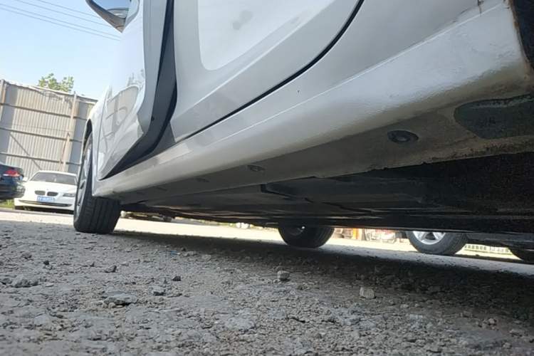 Used Hyundai Mistra 2014 1.8L Automatic Smart GLS Left Side Sill