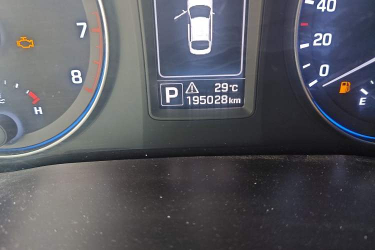 Used Hyundai Mistra 2014 1.8L Automatic Smart GLS Odometer Close Up