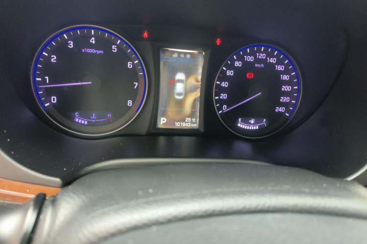 Used Hyundai Mistra 2014 1.8L Automatic Deluxe DLX Model Odometer Close Up