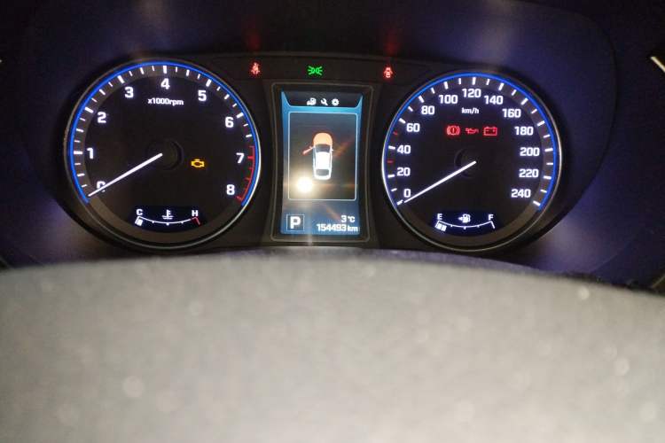 Used Hyundai Mistra 2014 1.8L Automatic Deluxe DLX Model Odometer Close Up