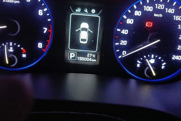 Used Hyundai Mistra 2014 1.8L Automatic Smart GLS Odometer Close Up