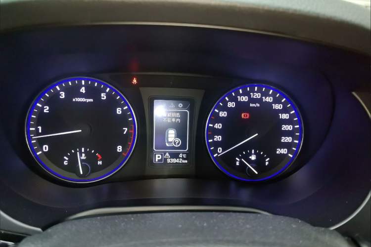 Used Hyundai Mistra 2014 1.8L Automatic Smart GLS Odometer Close Up