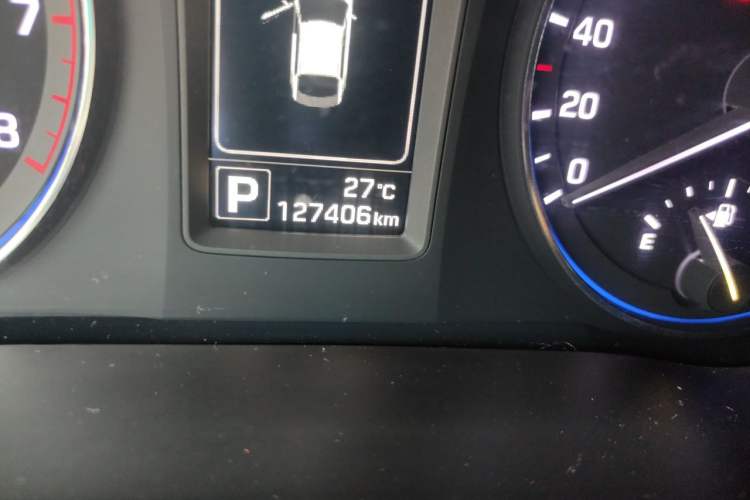 Used Hyundai Mistra 2014 1.8L Automatic Smart GLS Odometer Close Up