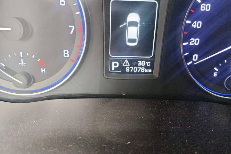 Used Hyundai Mistra 2014 1.8L Automatic Smart GLS Odometer Close Up