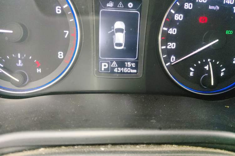 Used Hyundai Mistra 2014 1.8L Automatic Smart GLS Odometer Close Up
