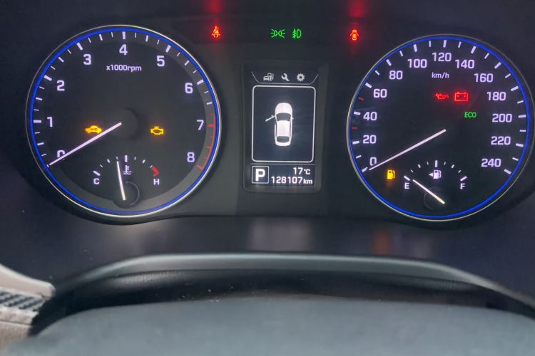 Used Hyundai Mistra 2014 1.8L Automatic Smart GLS Odometer Close Up