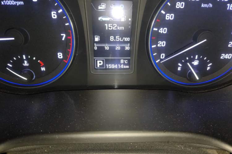 Used Hyundai Mistra 2014 1.8L Automatic Smart GLS Odometer Close Up
