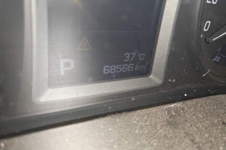 Used Hyundai Mistra 2014 1.8L Automatic Deluxe DLX Model Odometer Close Up
