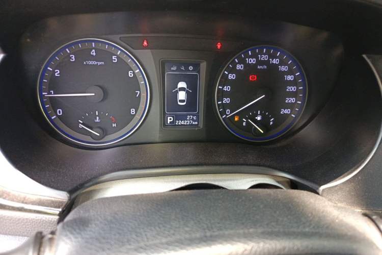 Used Hyundai Mistra 2014 1.8L Automatic Smart GLS Odometer Close Up
