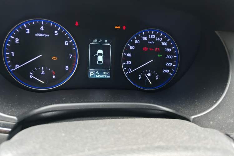 Used Hyundai Mistra 2014 1.8L Automatic Smart GLS Odometer Close Up